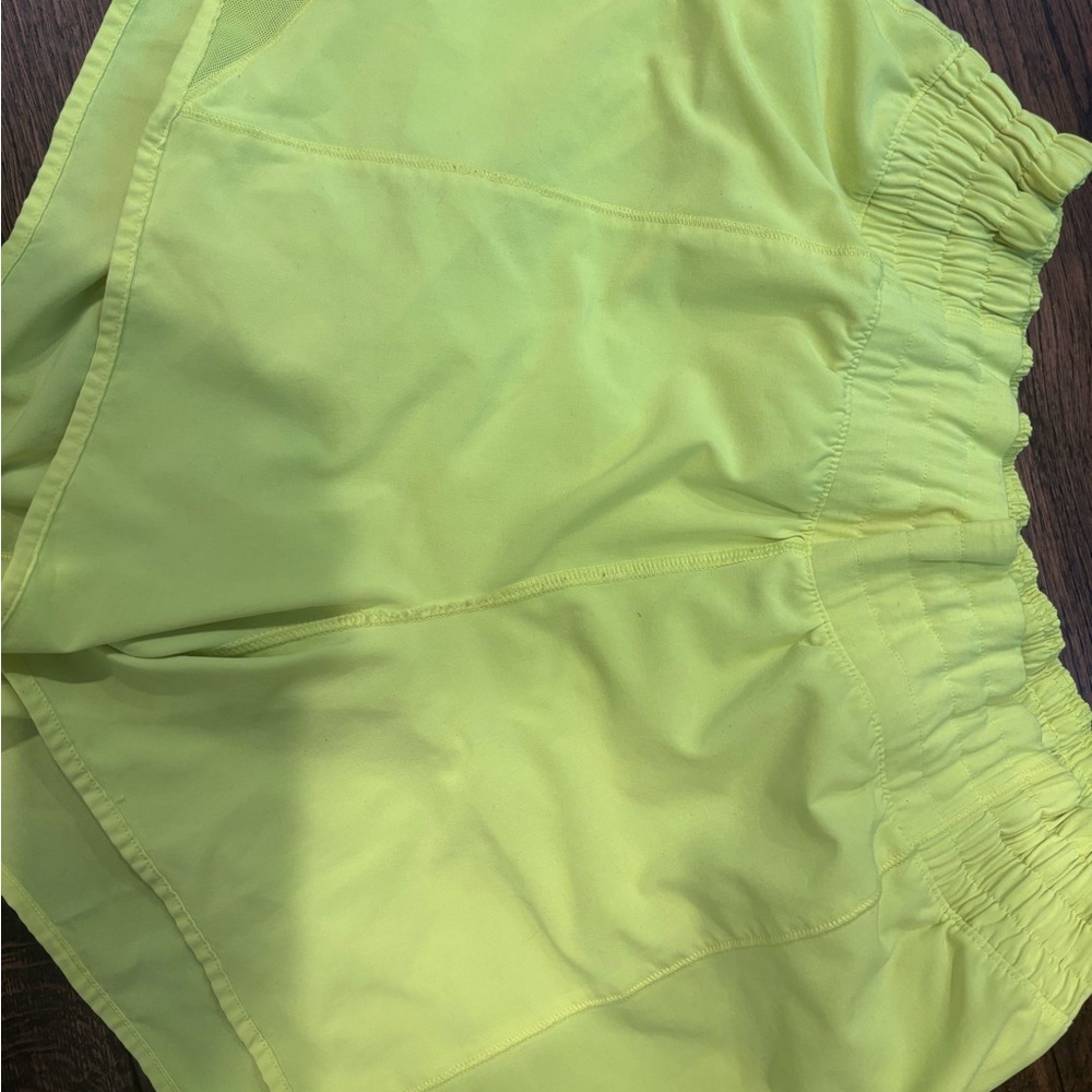 Lululemon Athletica yellow Athletic Hotty hot  Shorts 8t 8 tall